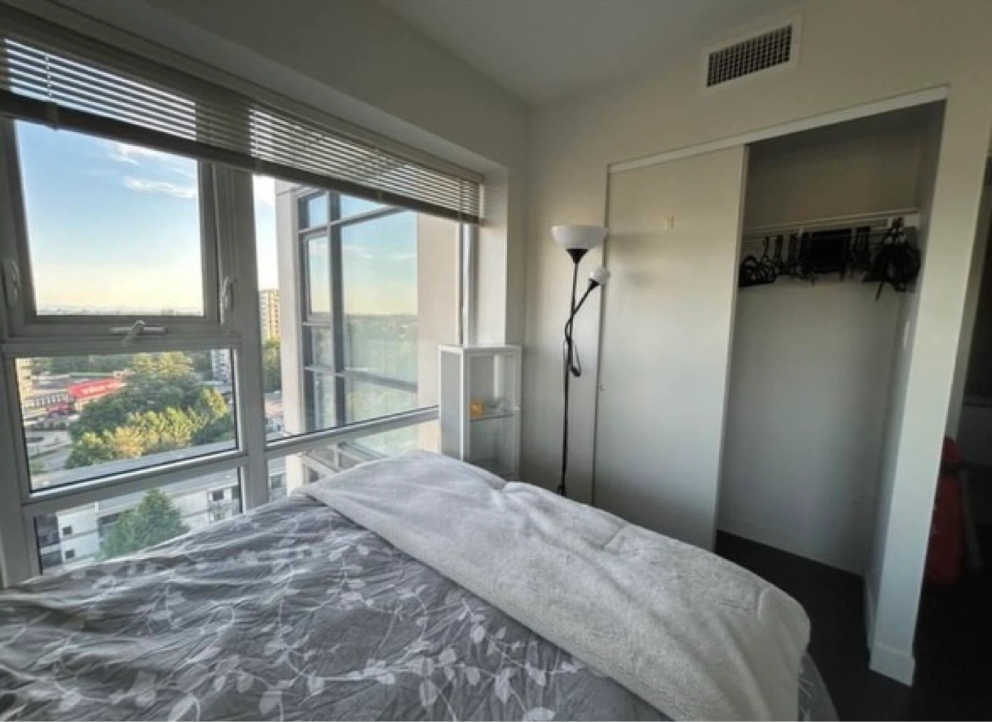 Private Room For Rent - Richmond - photo 2