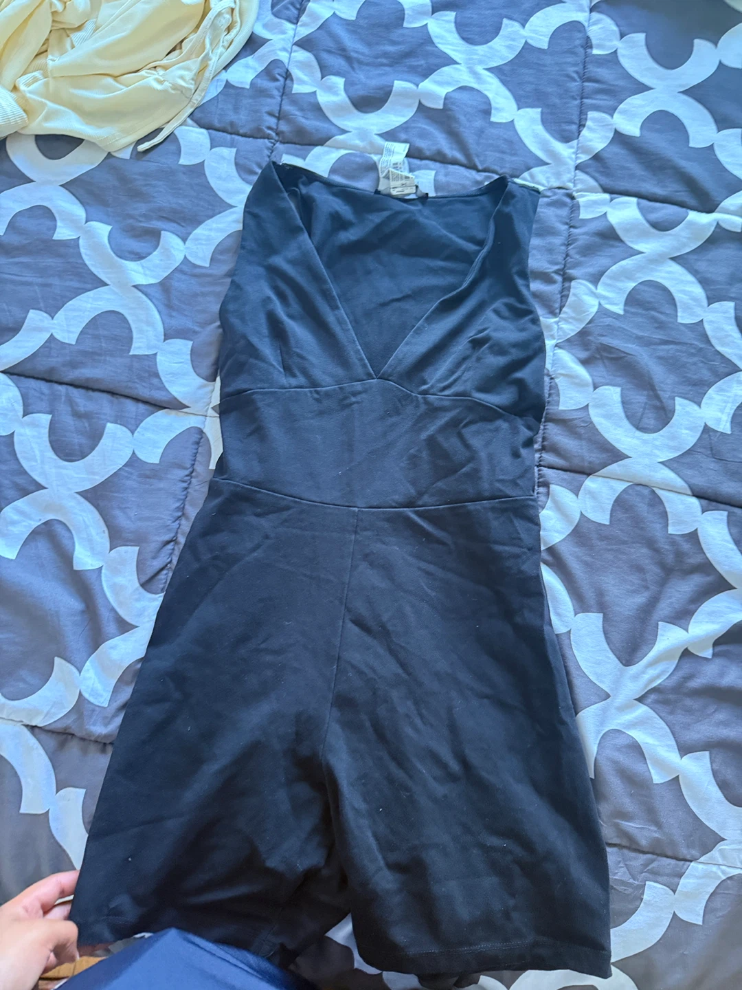 Forever 21 Black V-Neck Romper Size S