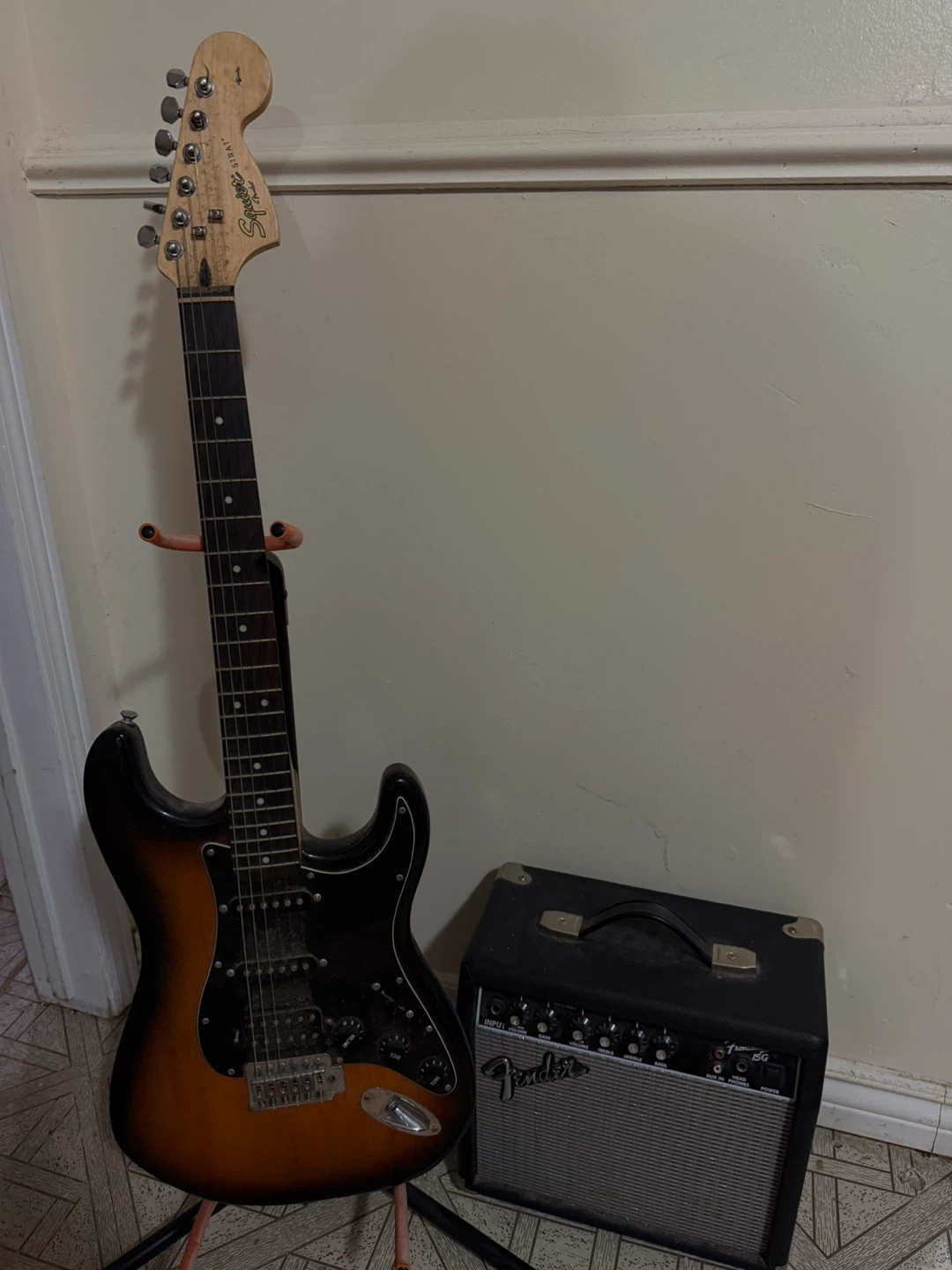 Squier Strat Electric Guitar with Fender 15G Amp