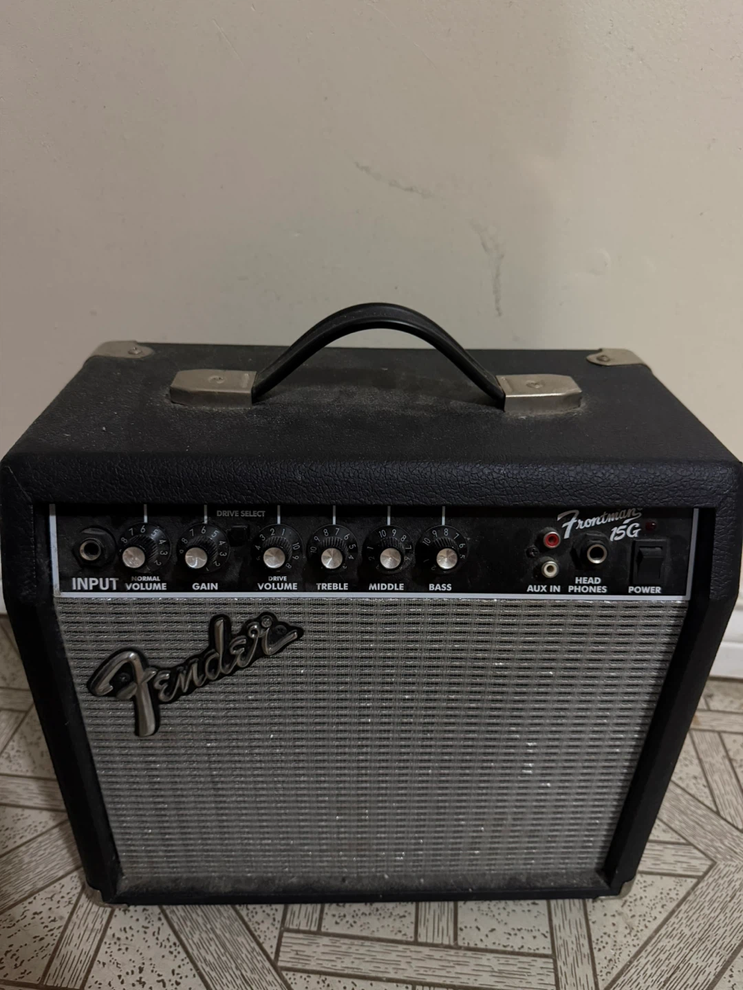 Squier Strat Electric Guitar with Fender 15G Amp - photo 5