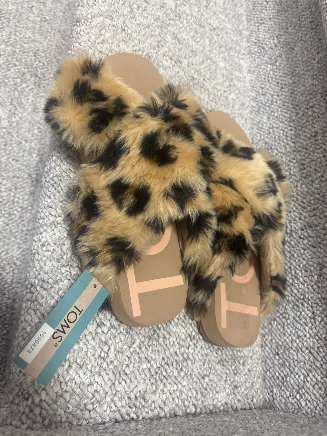 Brand new TOMS Faux Fur Leopard Slides