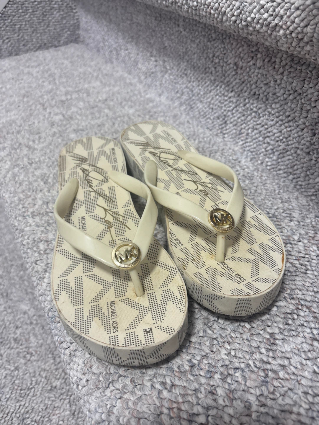Michael Kors Flip Flops size 6