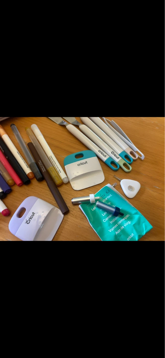 Cricut machine and materials bundle - photo 3