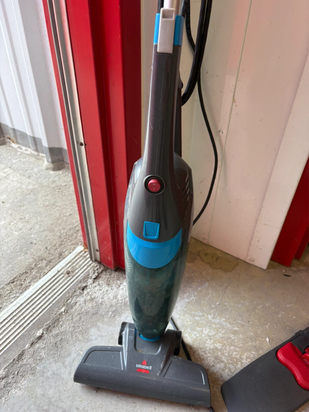 Vileda Mop and Bissell Vacuum Cleaner - photo 3