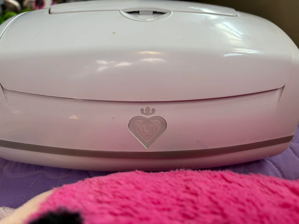 White lion heart Wipe Warmer