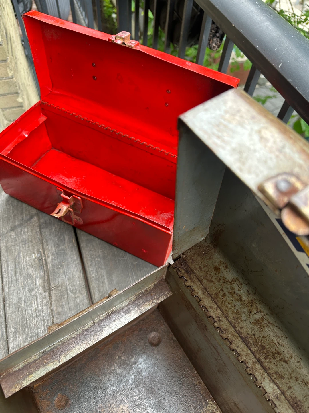 VINTAGE STEEL TOOL BOX ANTIQUE KITS MASTERCRAFT UNION BEACH - photo 5