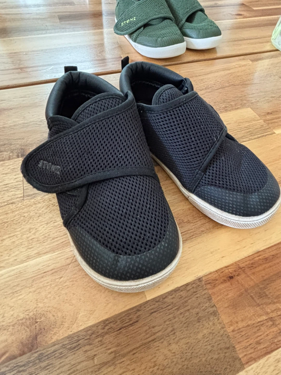 Stonz Shoes Size 12 KIDS Black