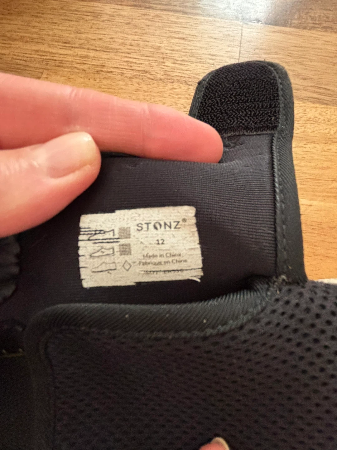 Stonz Shoes Size 12 KIDS Black - photo 3
