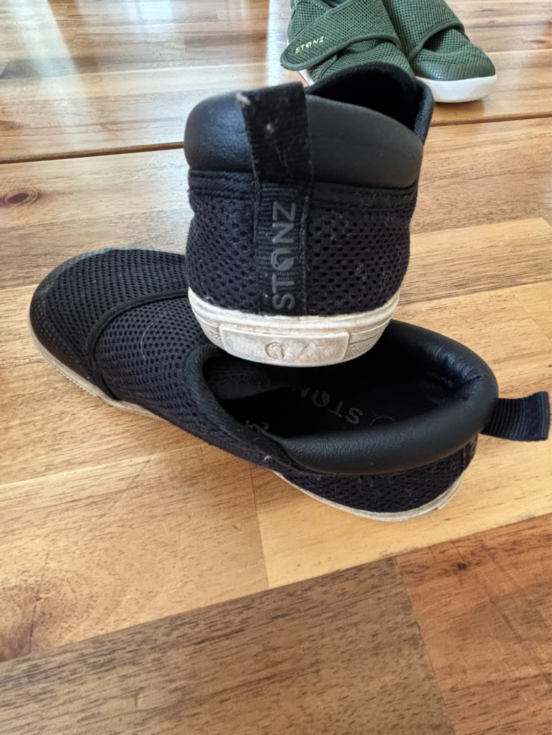 Stonz Shoes Size 12 KIDS Black - photo 2