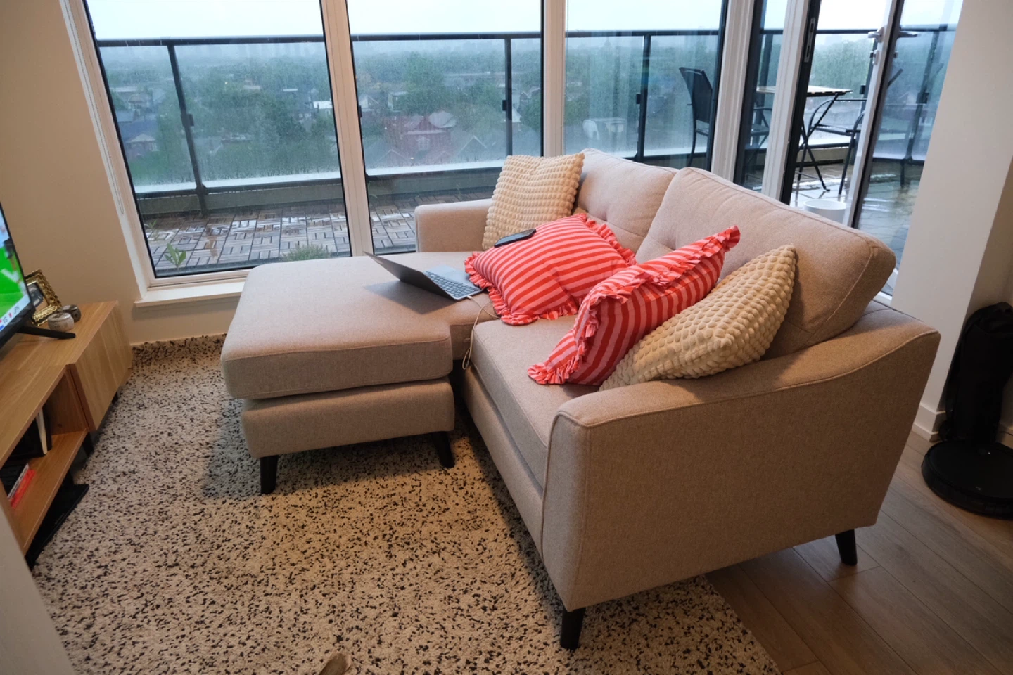 Sectional Sofa with Chaise - photo 3