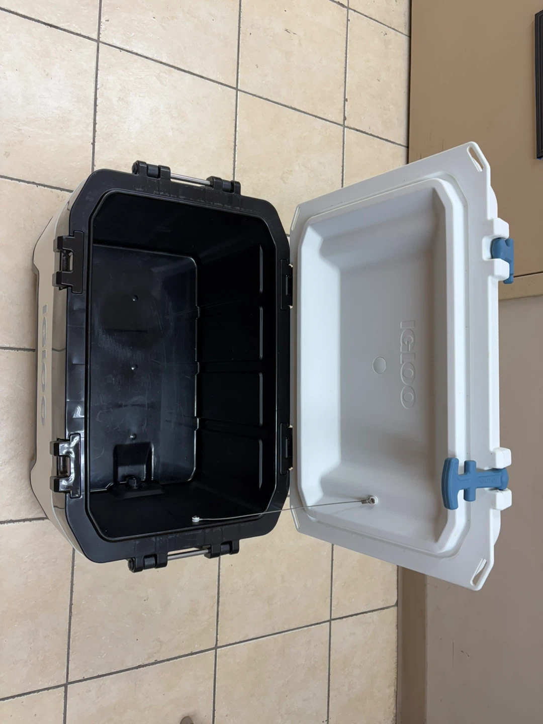 Igloo White Cooler 20 inch wide - photo 3