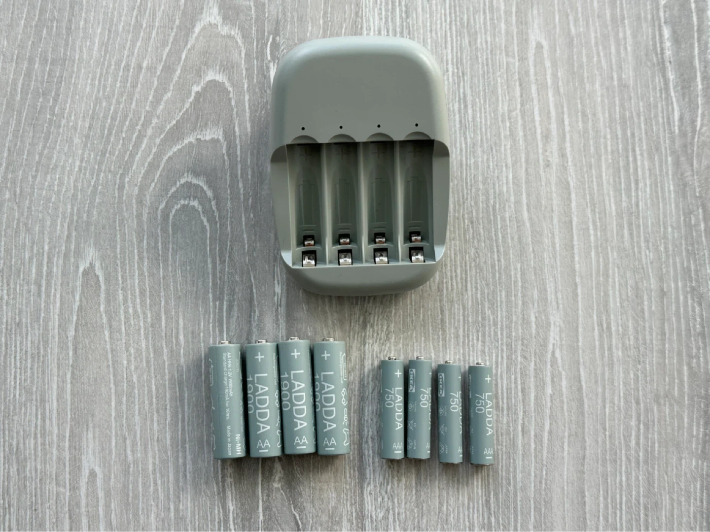 IKEA LADDA Battery Charger with AA and AAA