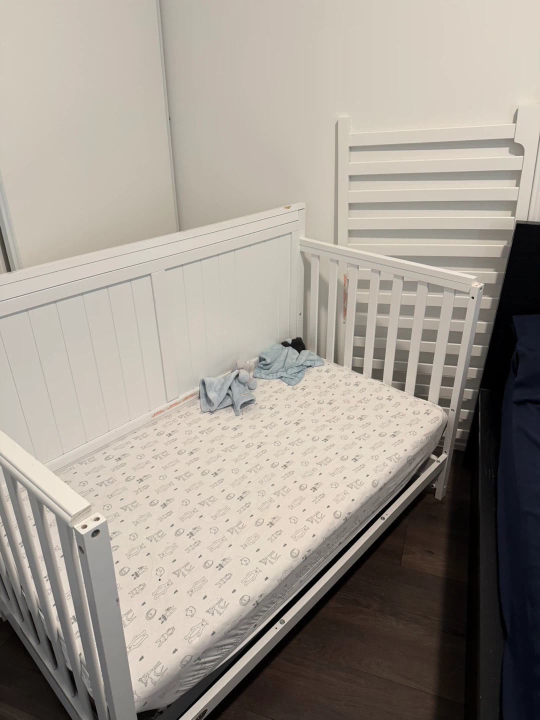 Graco White Convertible Crib with Mattress & Bedding - photo 3