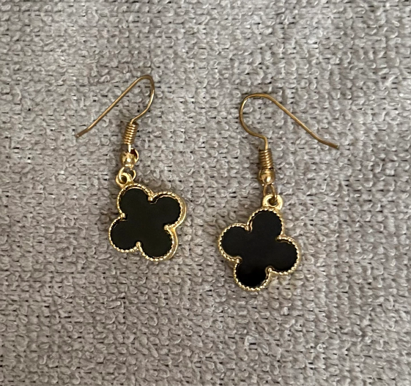 Assorted Fashion Earring Set-Take All For $5 - photo 3