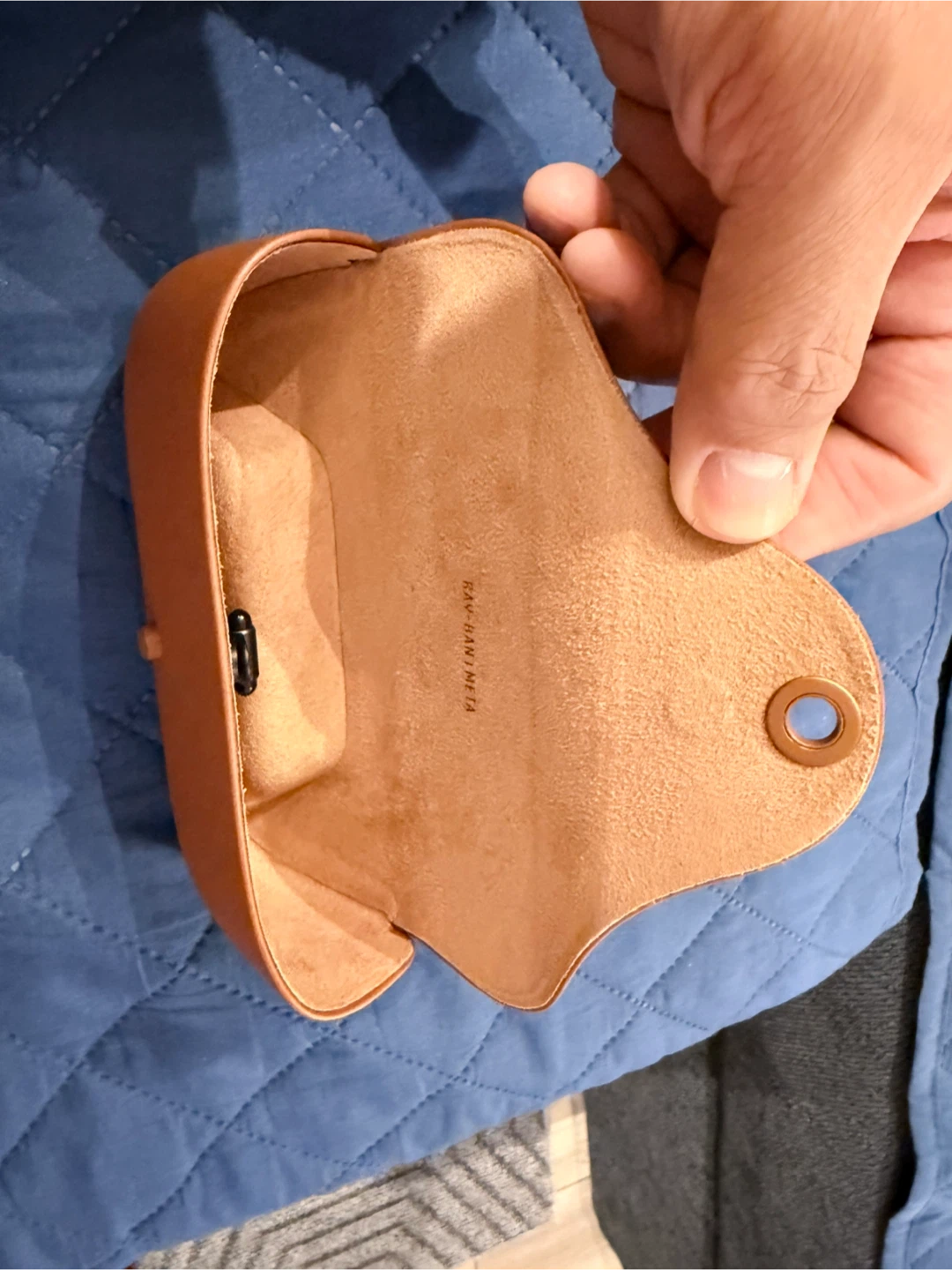 Ray-Ban Meta Charging Case - photo 3