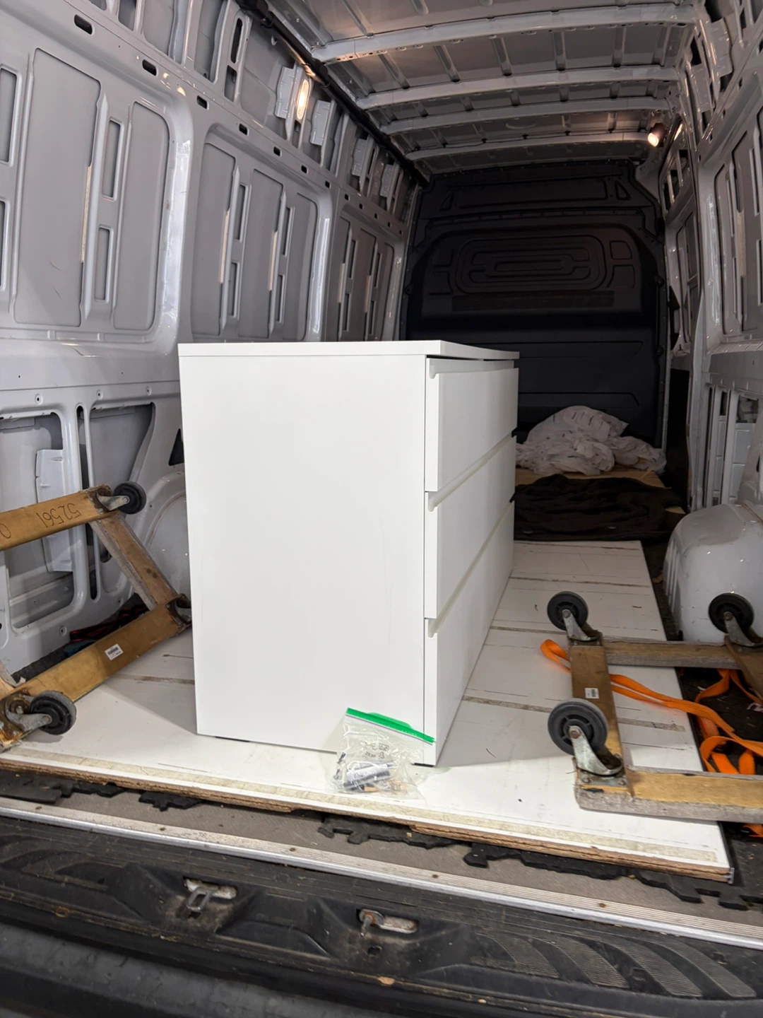 🚚 Furniture Moving Service – Fast, Safe & Affordable!