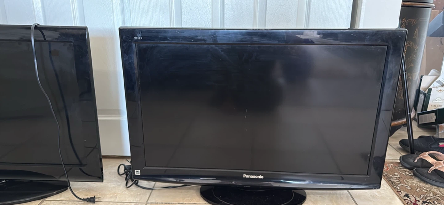 Toshiba 24" Flat Screen TV