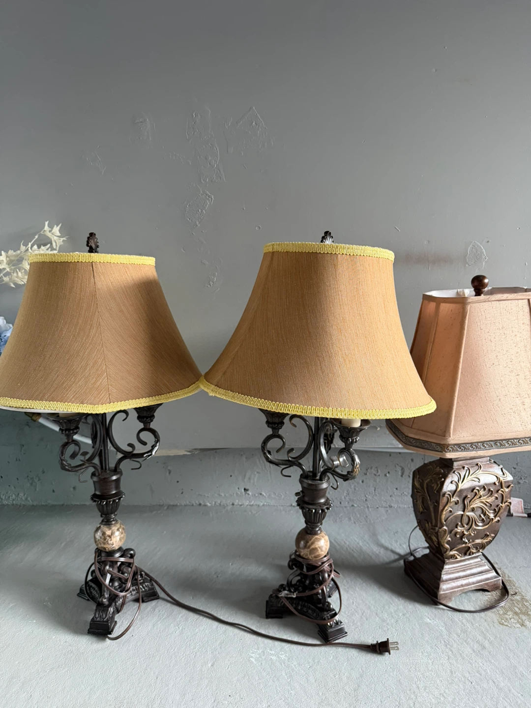 3 decorative table lamps