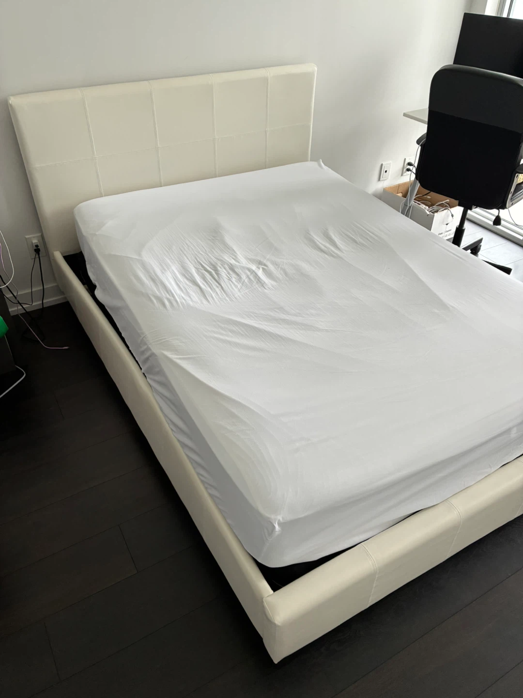 White Faux Leather Platform Bed Frame & Mattress - photo 2