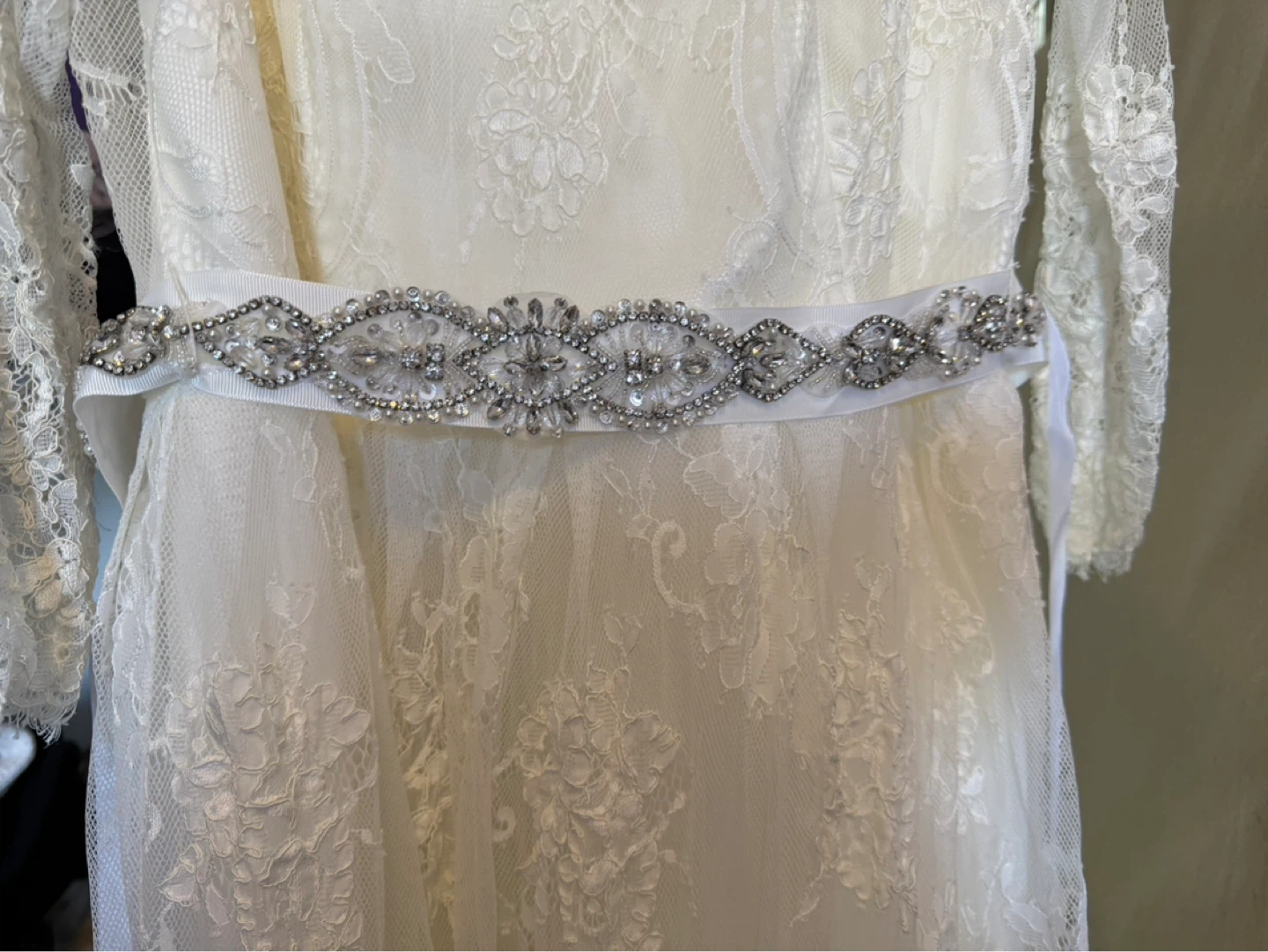 White Lace Wedding Dress with Beaded Belt - photo 3