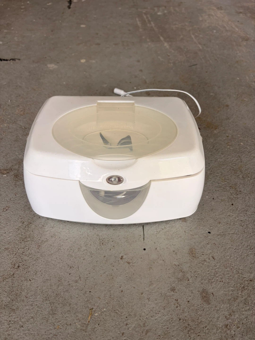 White Sterilizer Machine