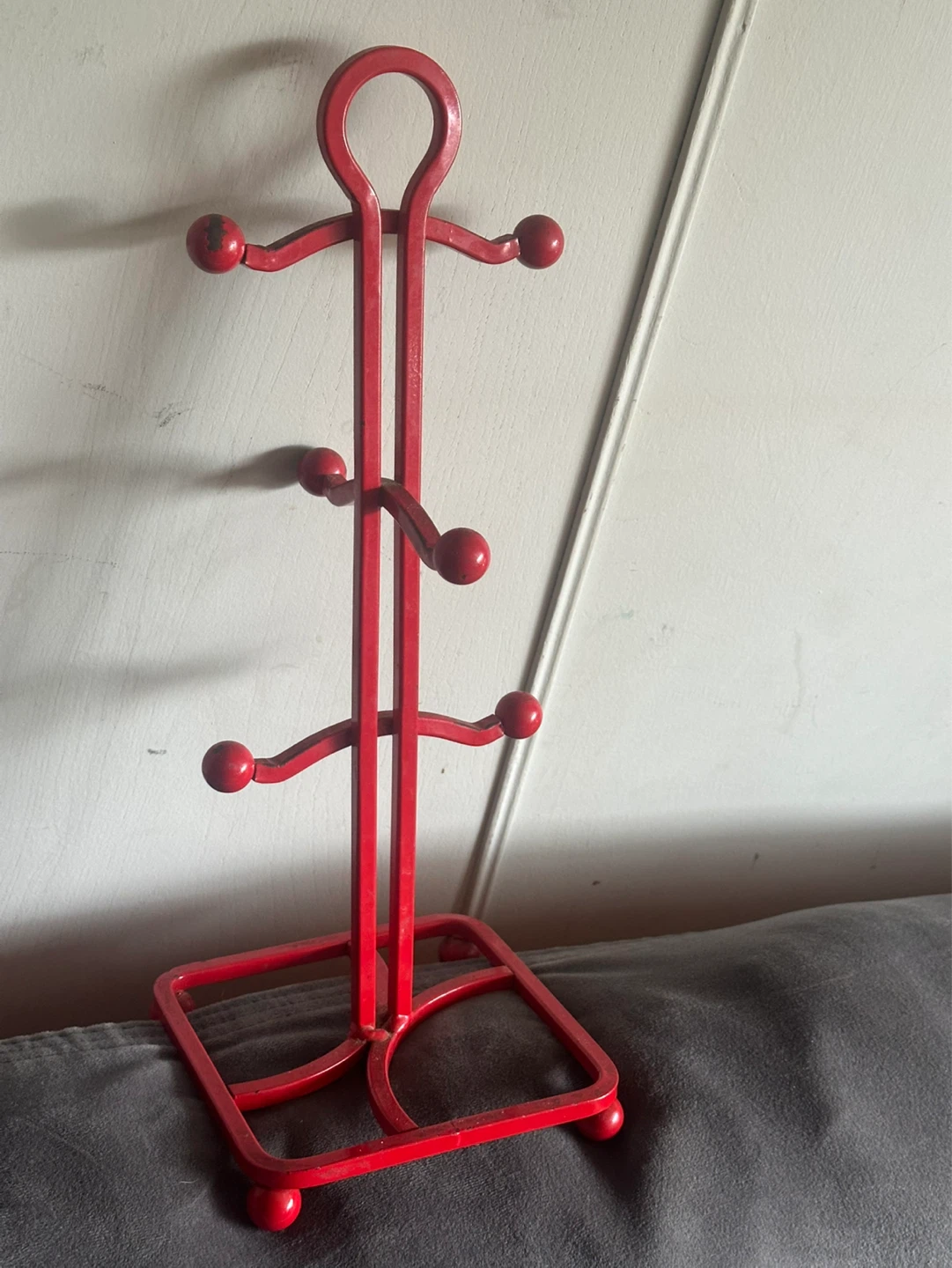 Heavy duty solid metal red mug tree. - photo 2