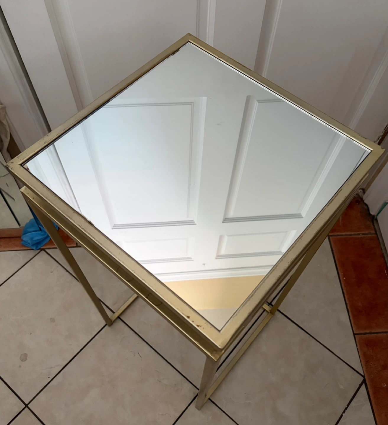 Gold Mirrored Pedestal Table - photo 2