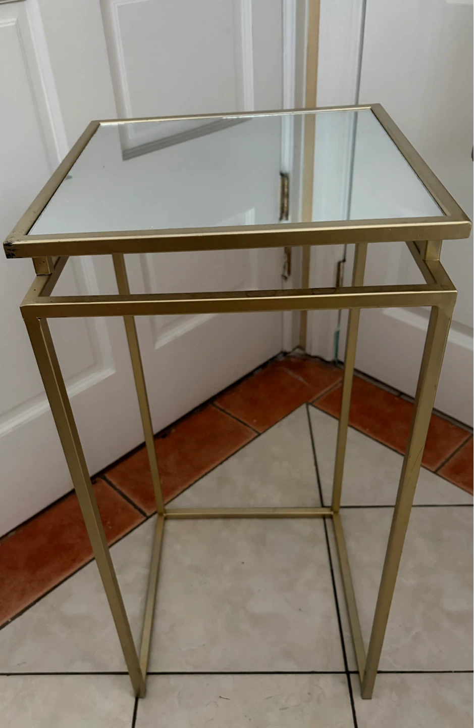 Gold Mirrored Pedestal Table