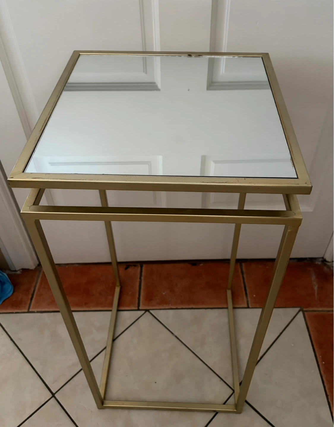 Gold Mirrored Pedestal Table - photo 3