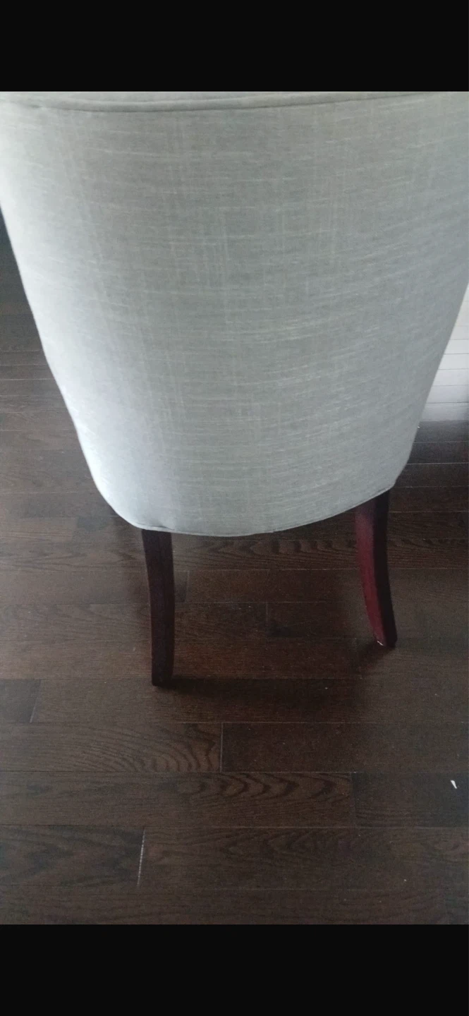 6  hardly used  chairs ..pet free smoke  free - photo 2