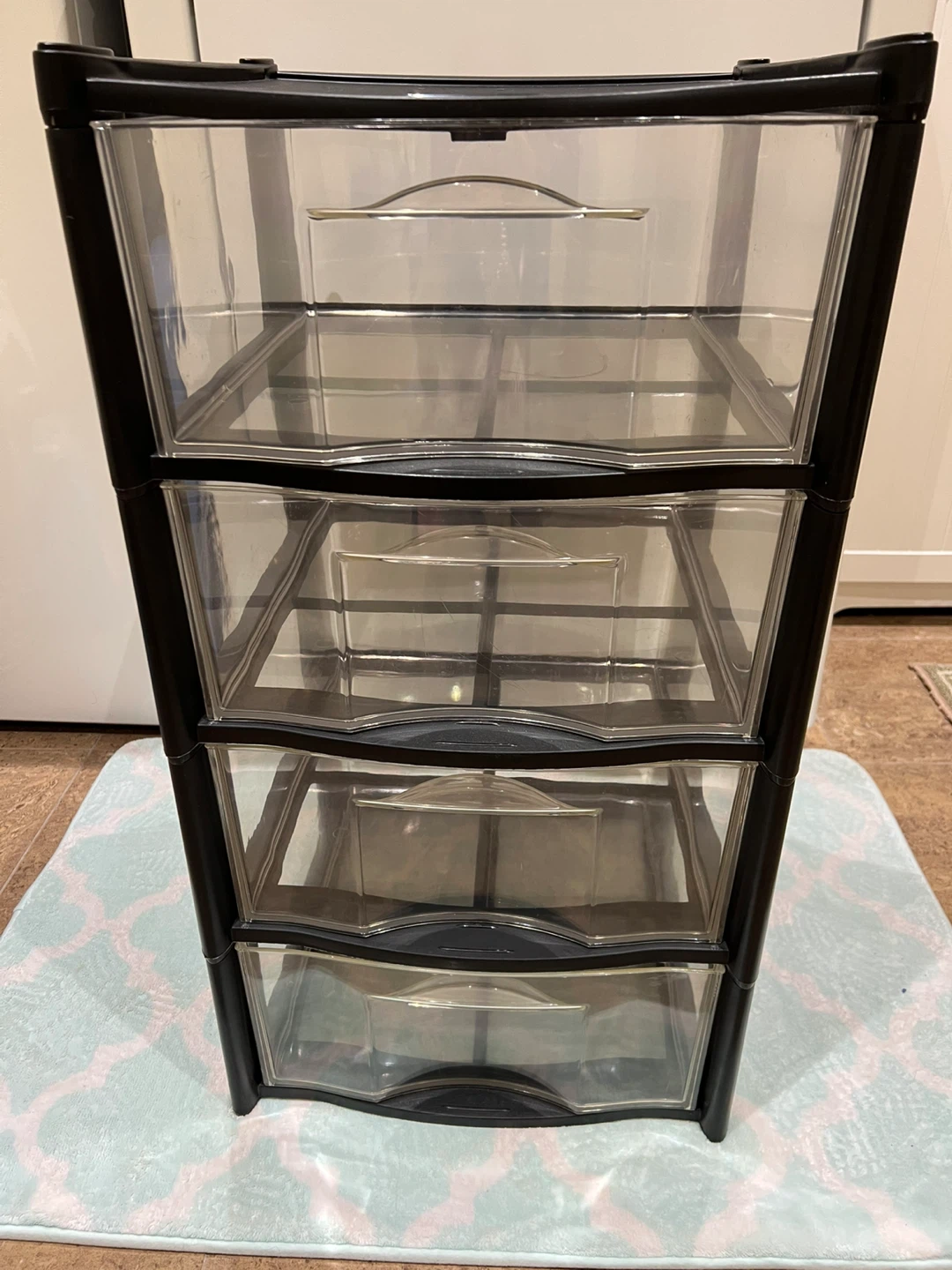 Rubbermaid 4-Drawer Storage Unit