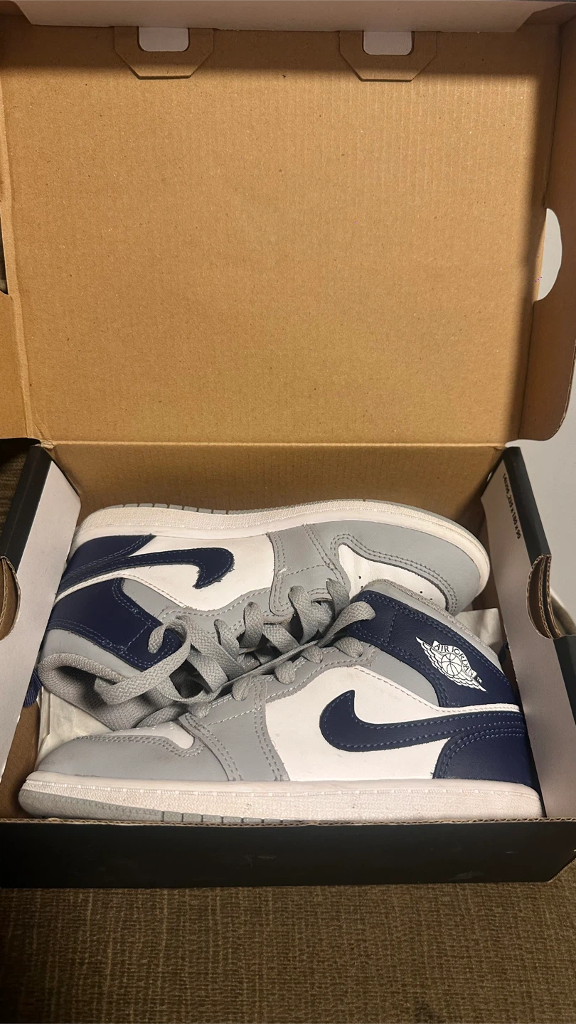Jordan 1 Mid (PS) Kids Shoes