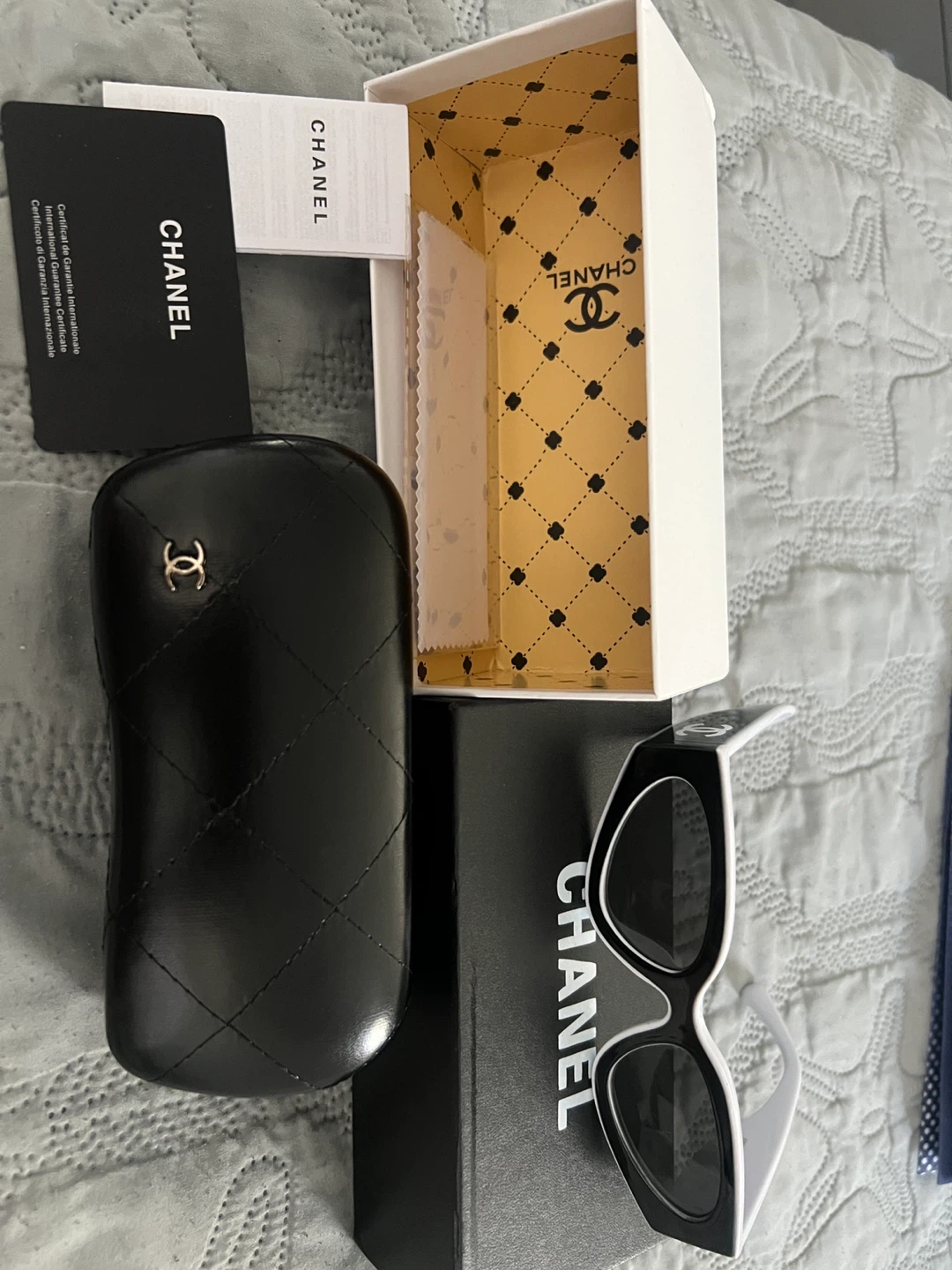 CHANEL Sunglasses Cat Eyes Black & White Delivery Available - photo 2