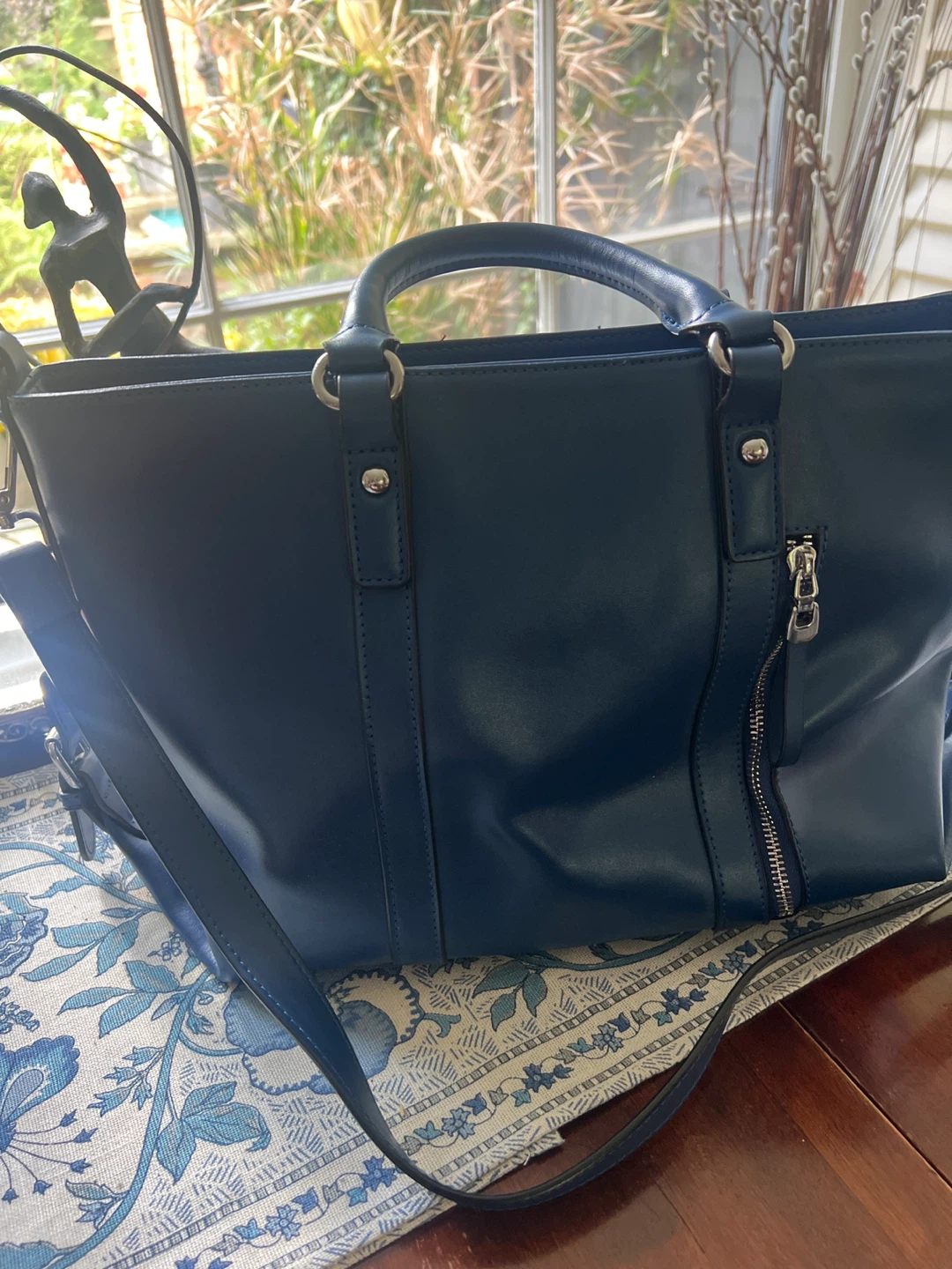 VALUXE Navy Blue Faux Leather Tote Bag - photo 5