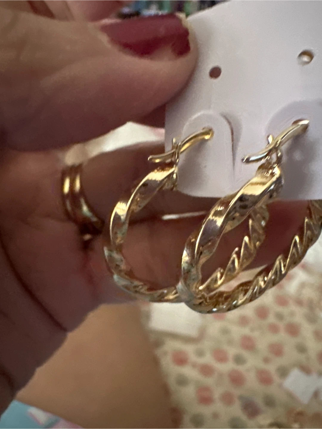 Oro Laminado Twisted Hoop Earrings - photo 2