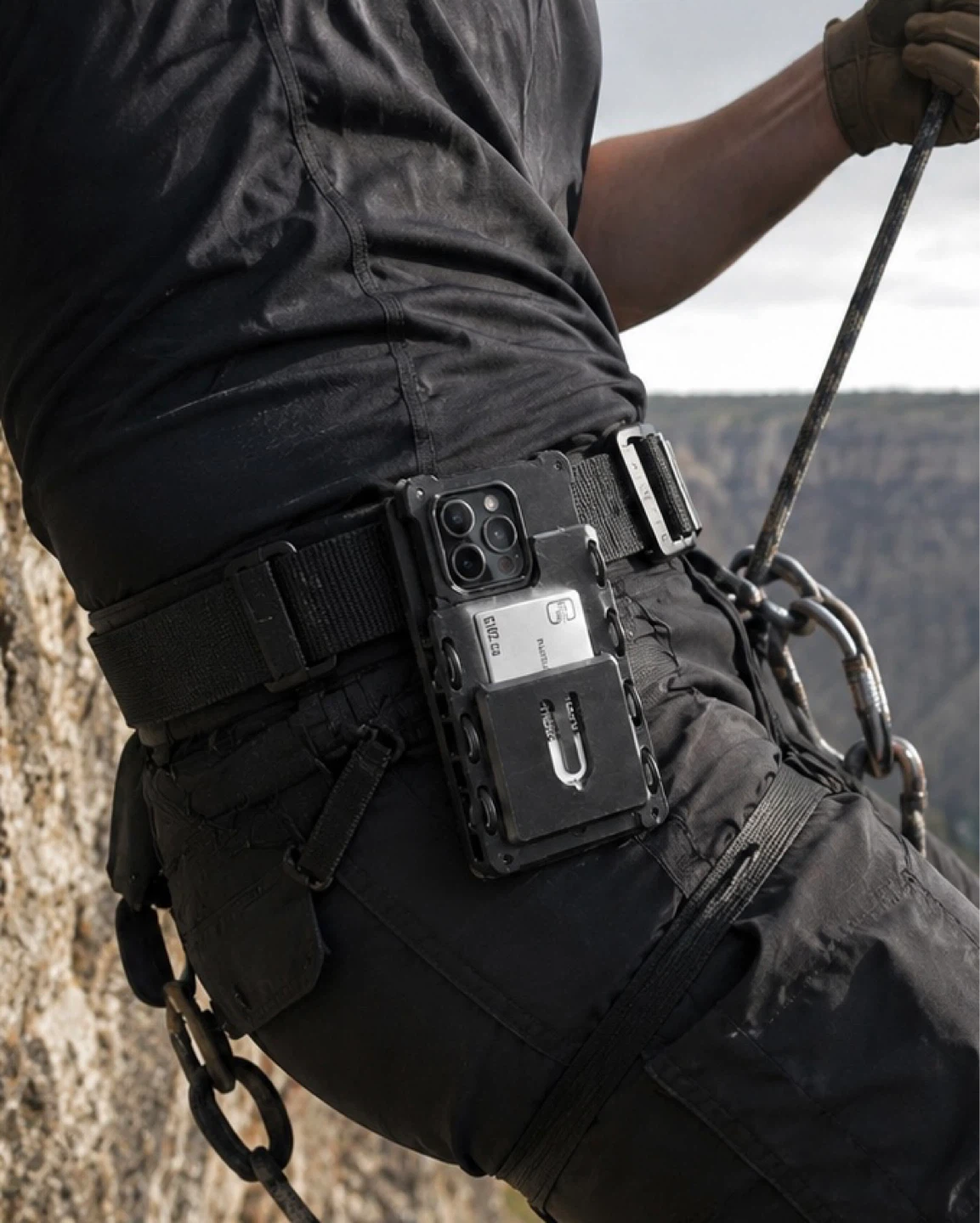 Universal Phone Holder | Secure Retention & Card Storage - photo 2