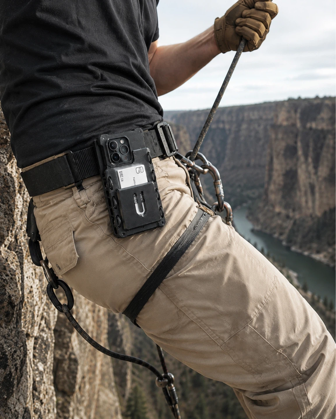 Universal Phone Holder | Secure Retention & Card Storage - photo 3