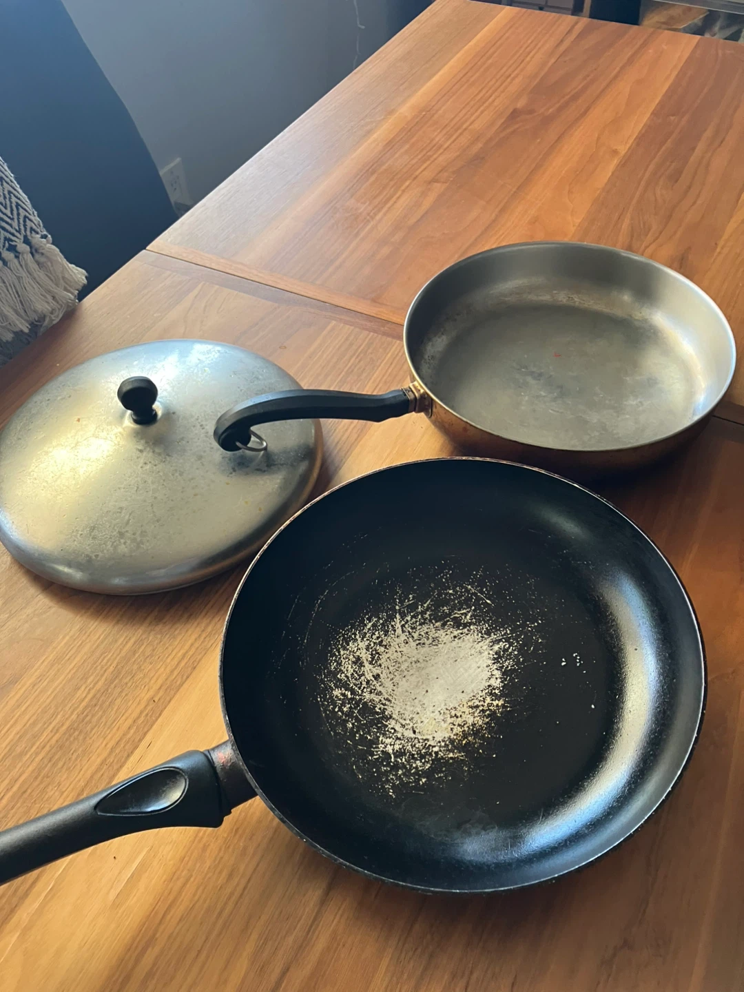 Free pans and lid