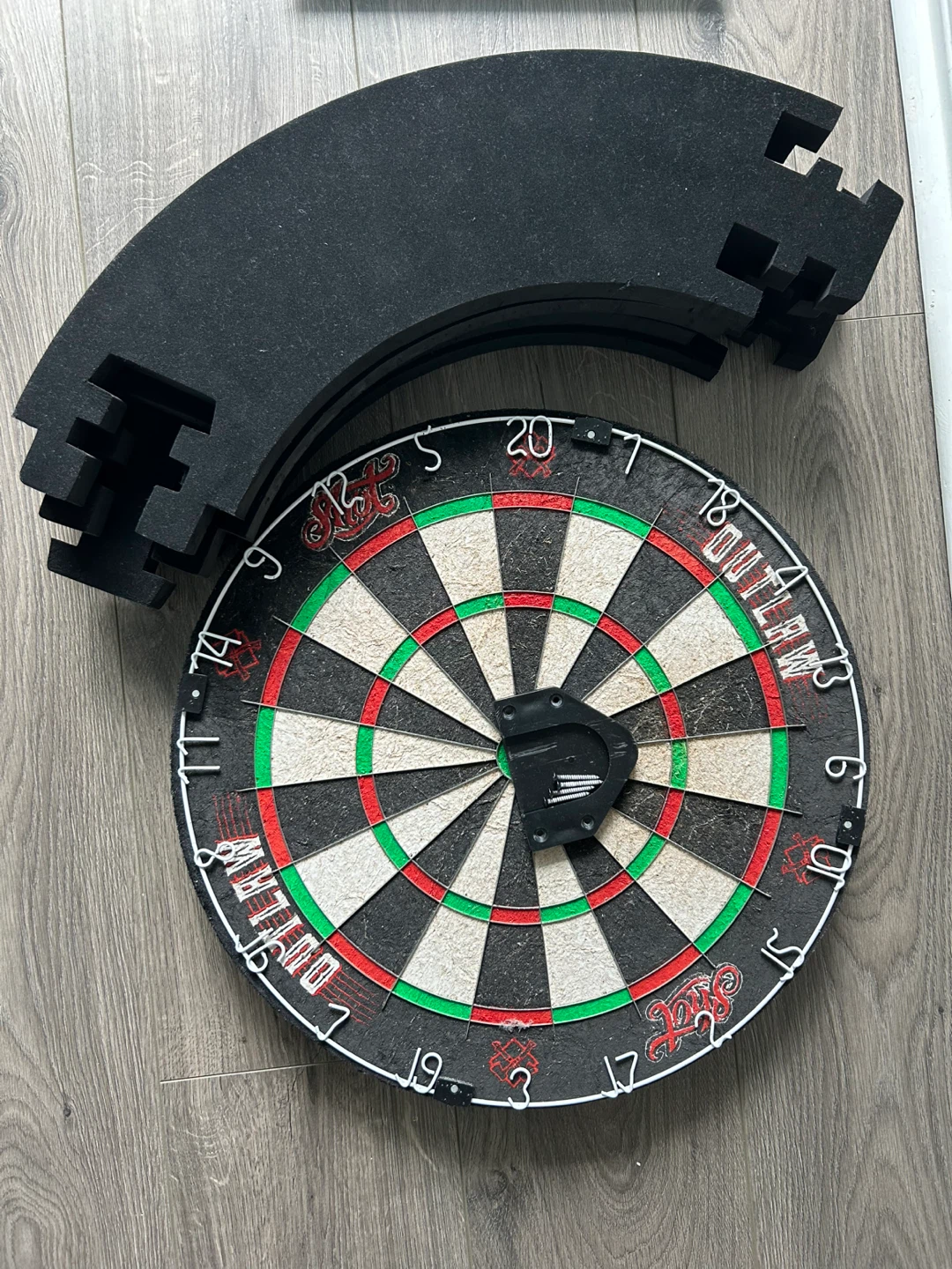 Dartboard with Protection Ring