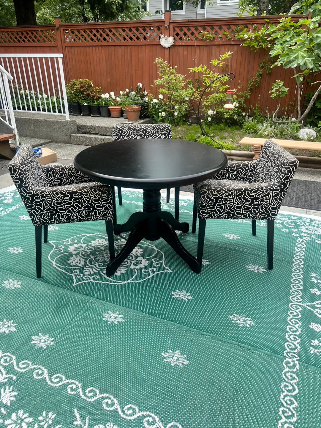 Round Dining Table and 3 Chairs Set