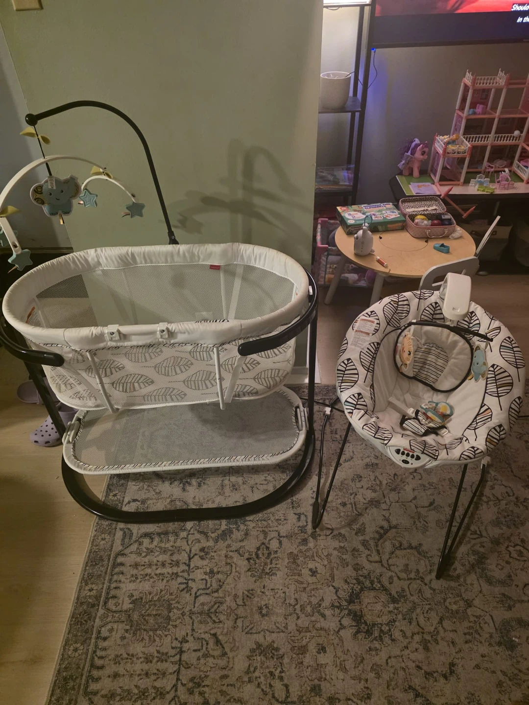 Fisher-Price Bassinet and Bouncer Set