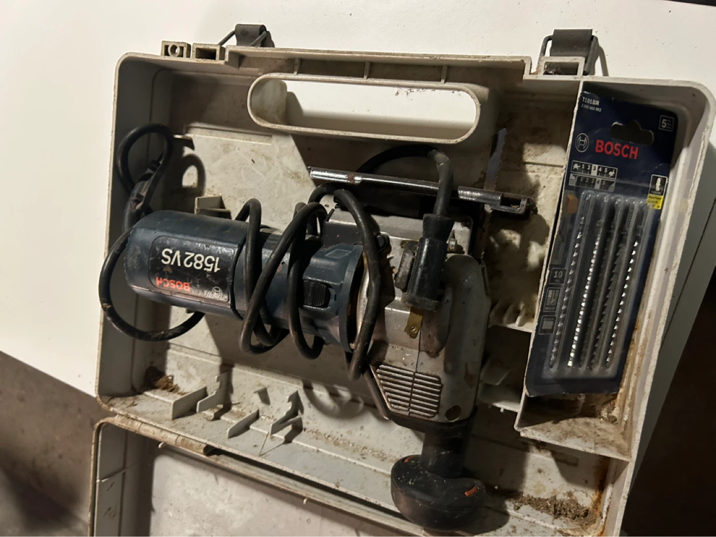 Bosch 1582VS Jigsaw with Blades