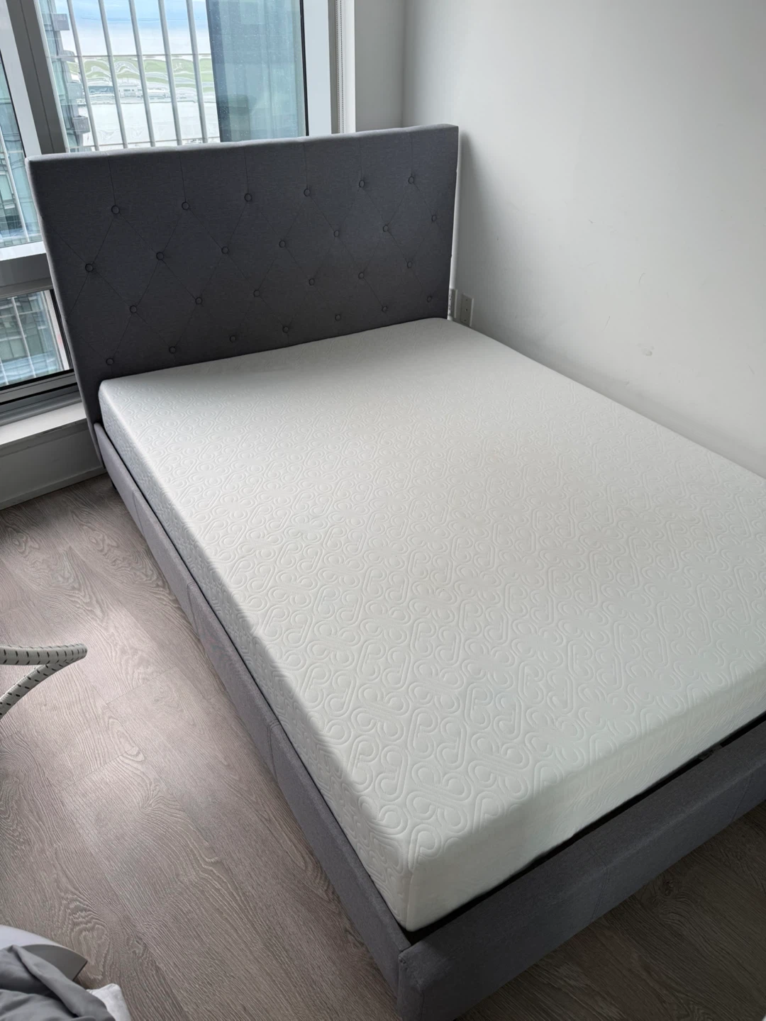 Bloom River double mattress and bed frame