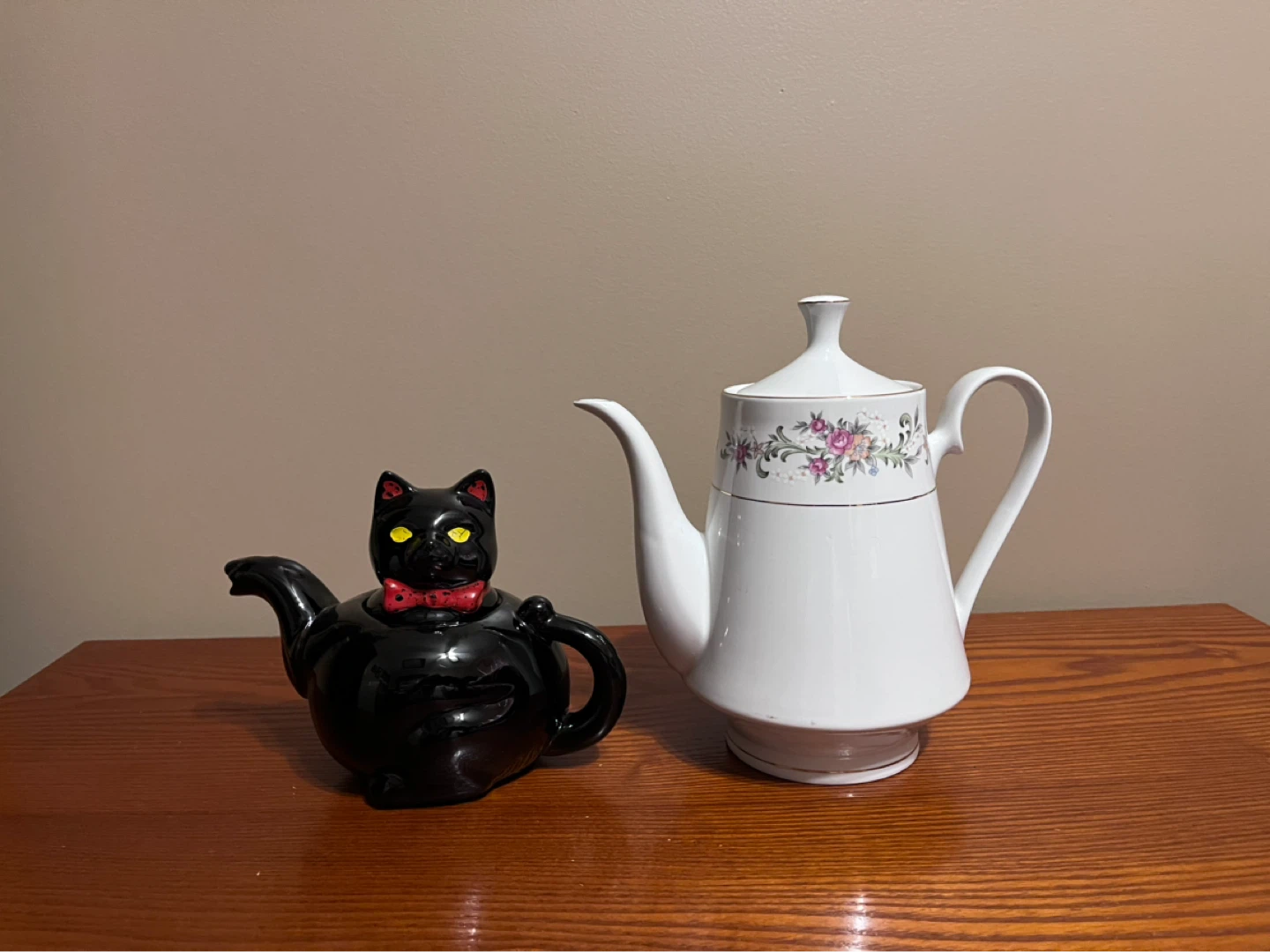 VINTAGE TEAPOTS