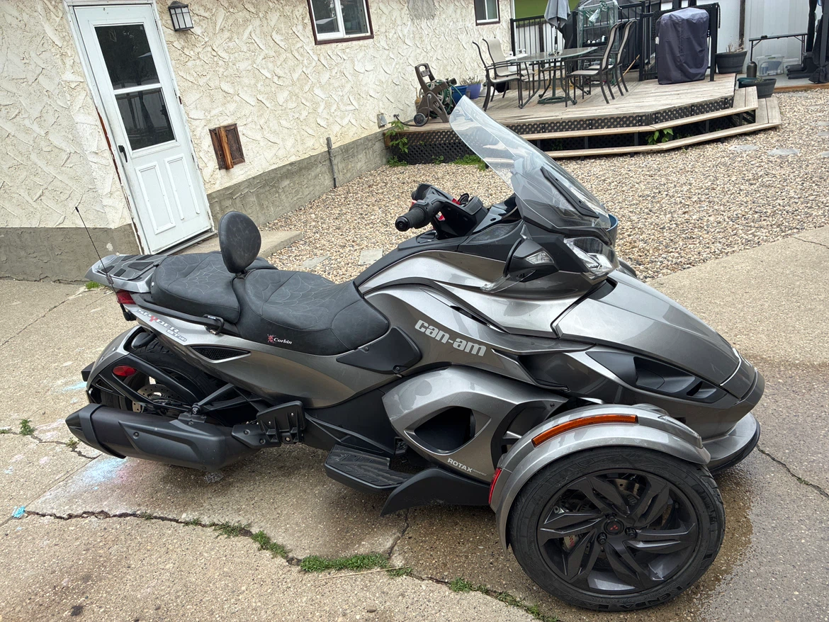 Can-Am Spyder STS - 2013 - photo 2