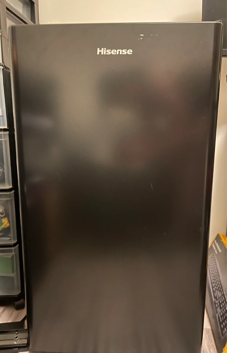 Hisense Black Mini-Fridge - photo 2