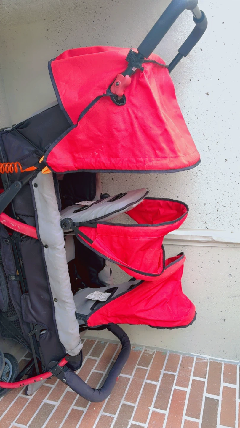 Brand new 3 seater stroller - photo 2