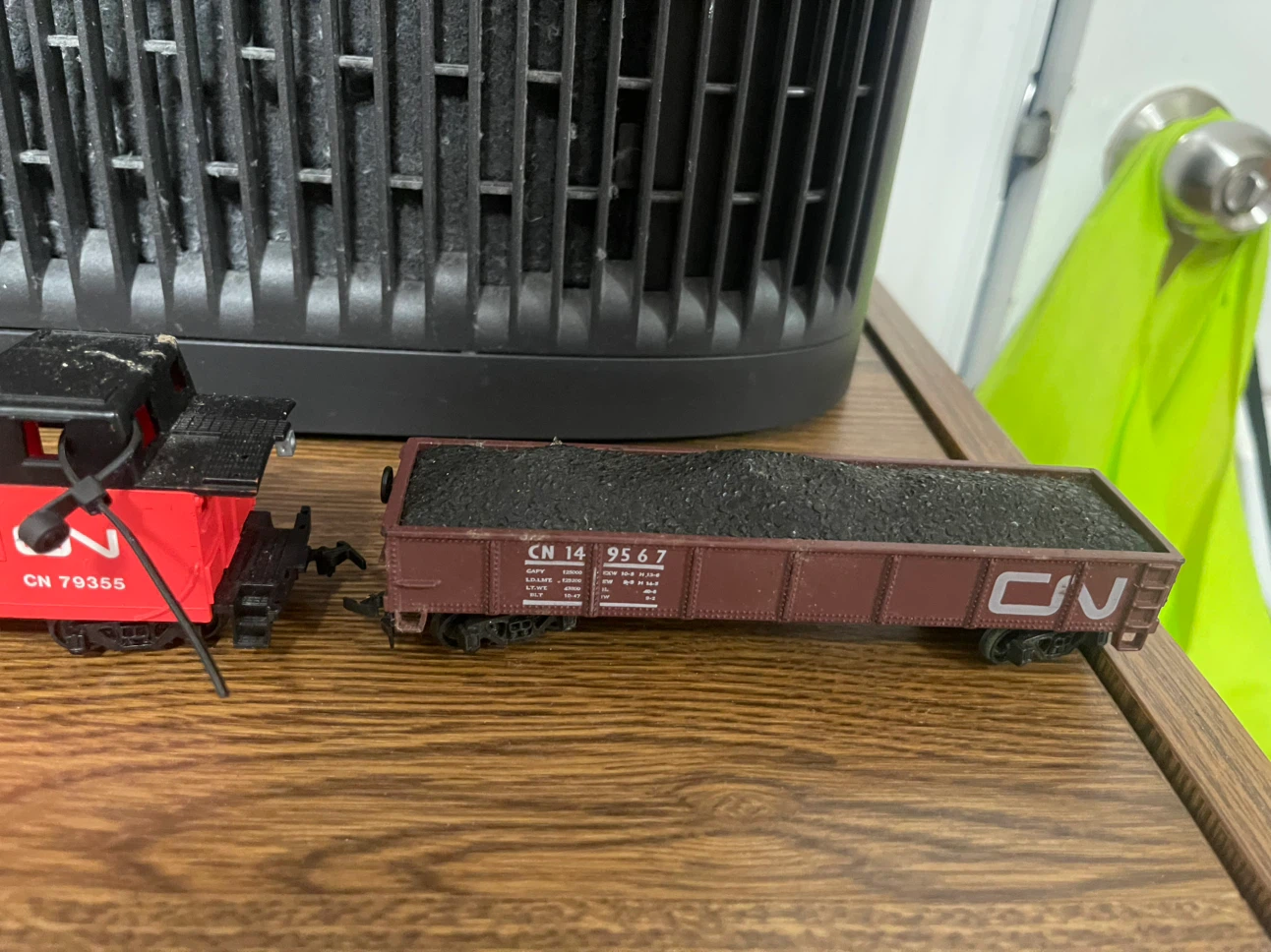 Model Train Cars (PSI, Dominion, CN Caboose) - photo 4