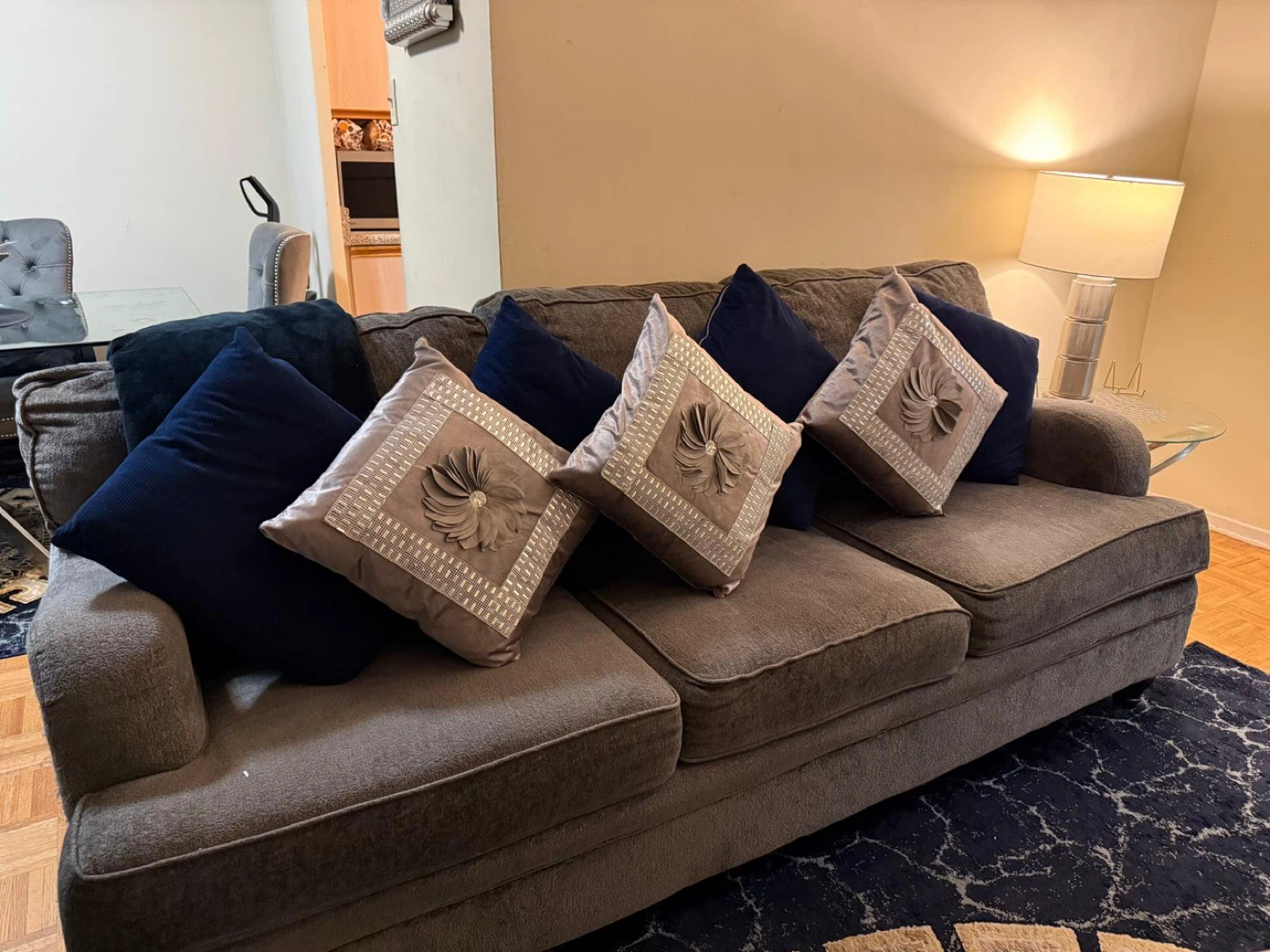 2 Lightly used couches with pillows - photo 2