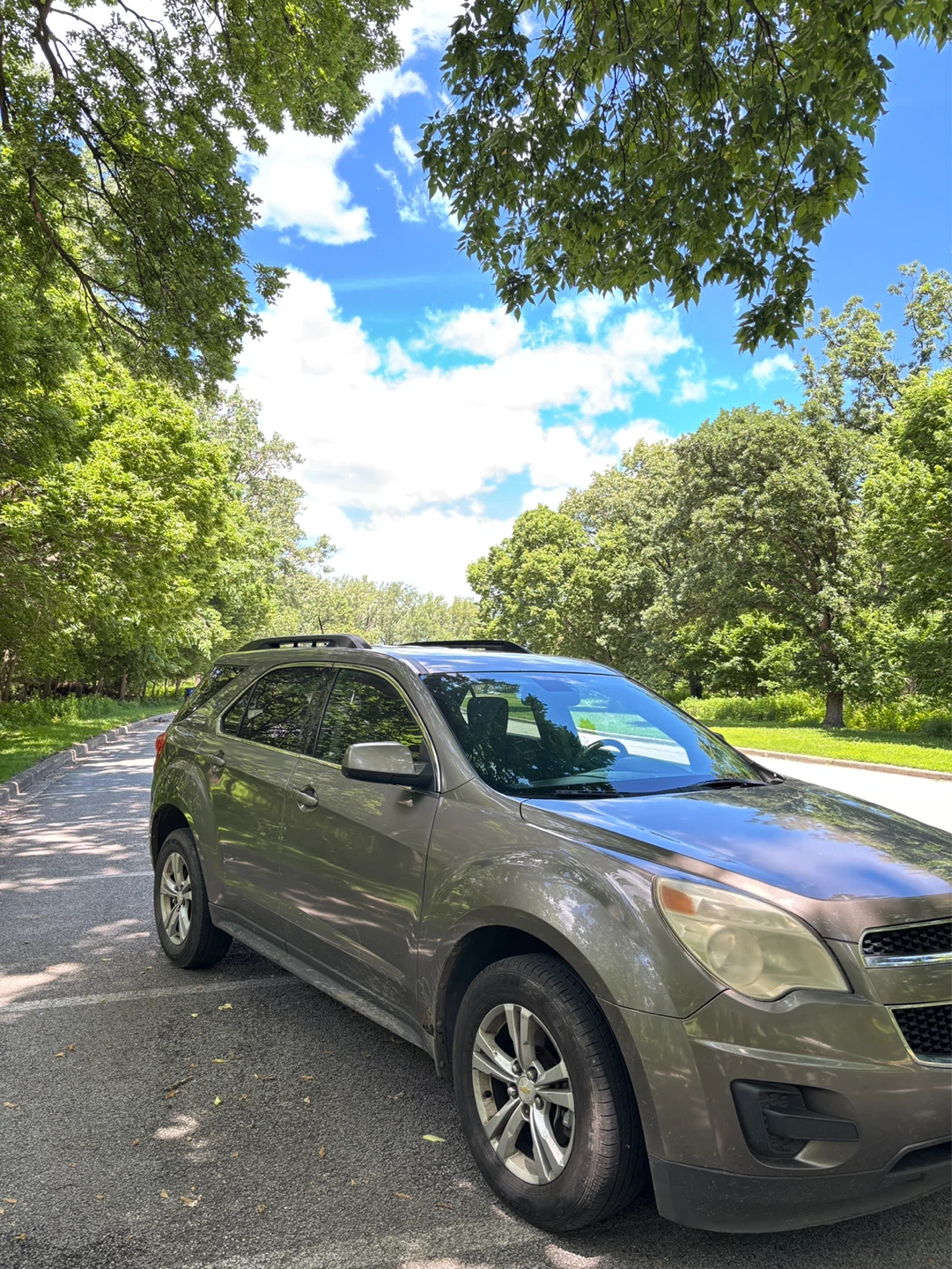 Used Chevrolet Equinox LT SUV - photo 2